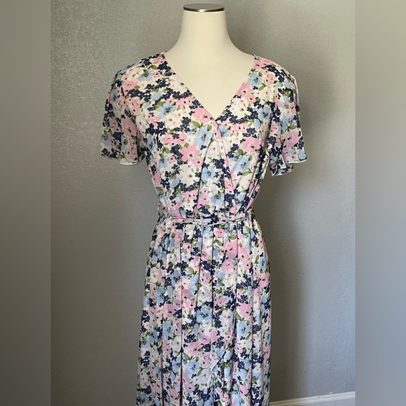 Casual Pink and Green V-Neck Flutter Sleeve Dress - Picture 2 of 7